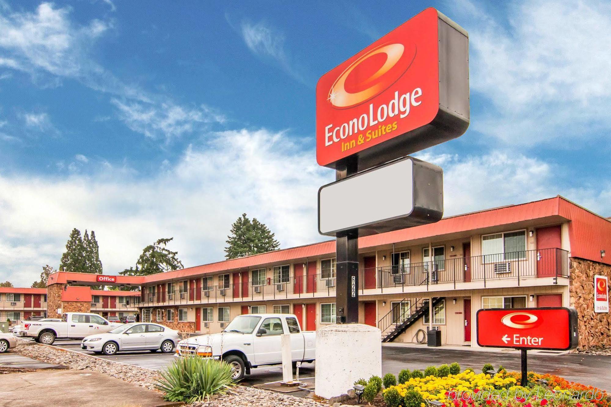 Econo Lodge Inn & Suites West Portland/Hillsboro Exterior photo