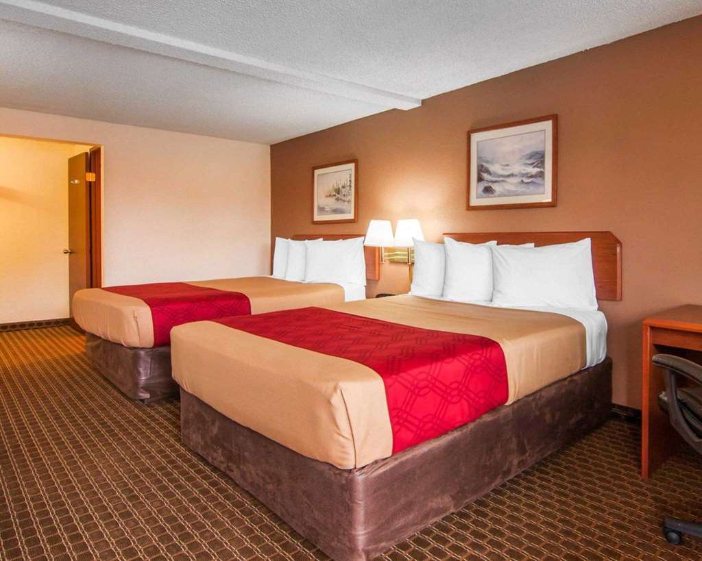 Econo Lodge Inn & Suites West Portland/Hillsboro Room photo