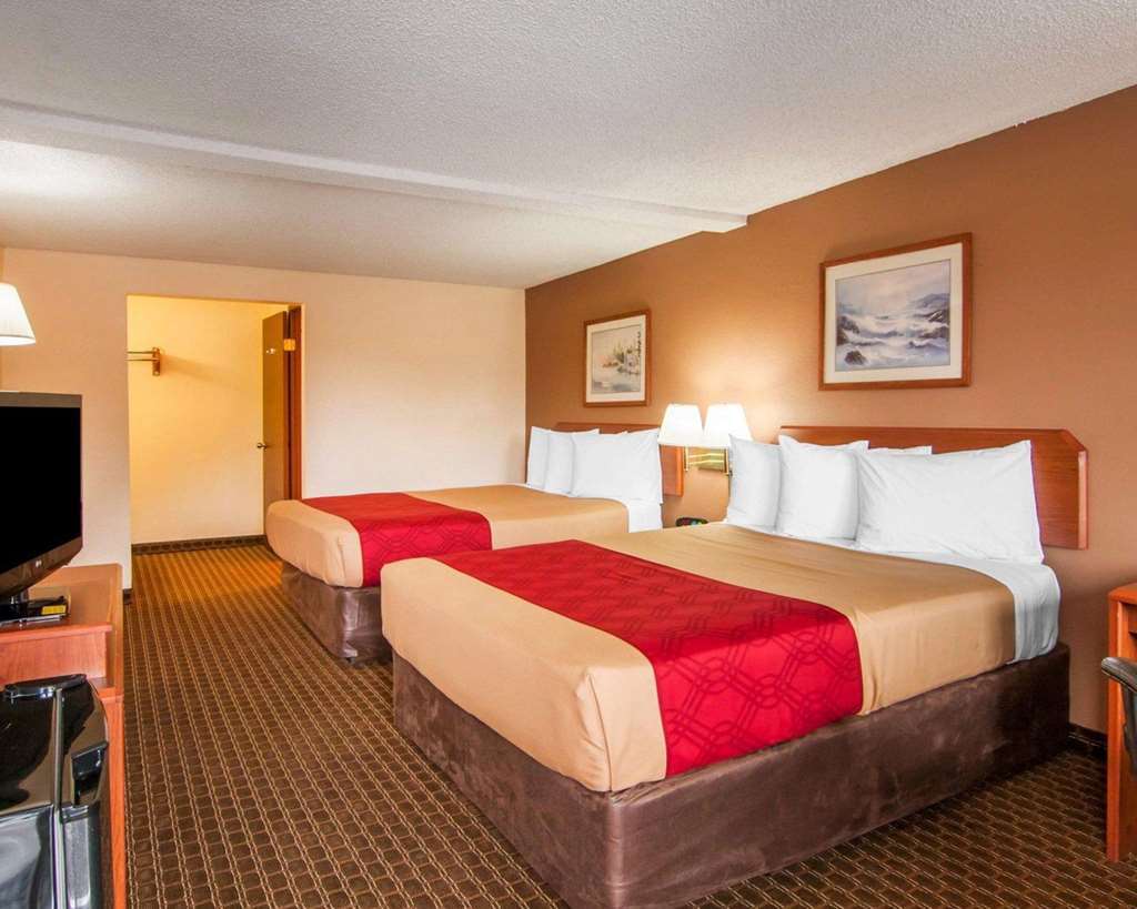 Econo Lodge Inn & Suites West Portland/Hillsboro Room photo