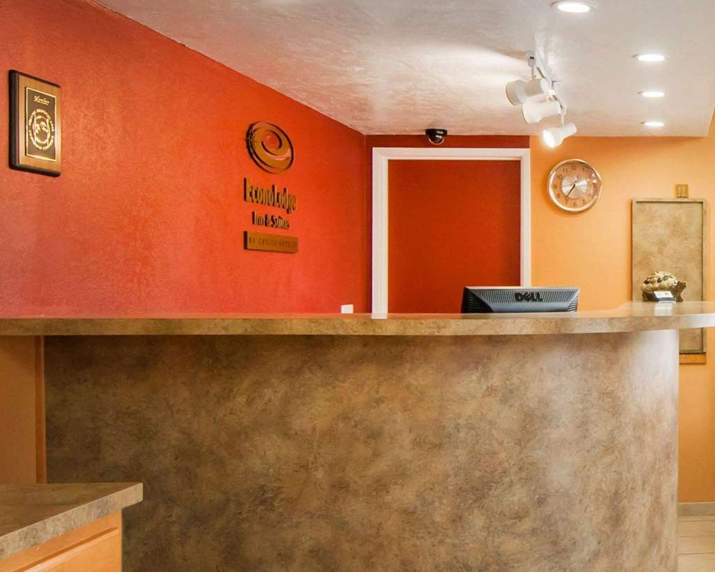 Econo Lodge Inn & Suites West Portland/Hillsboro Interior photo