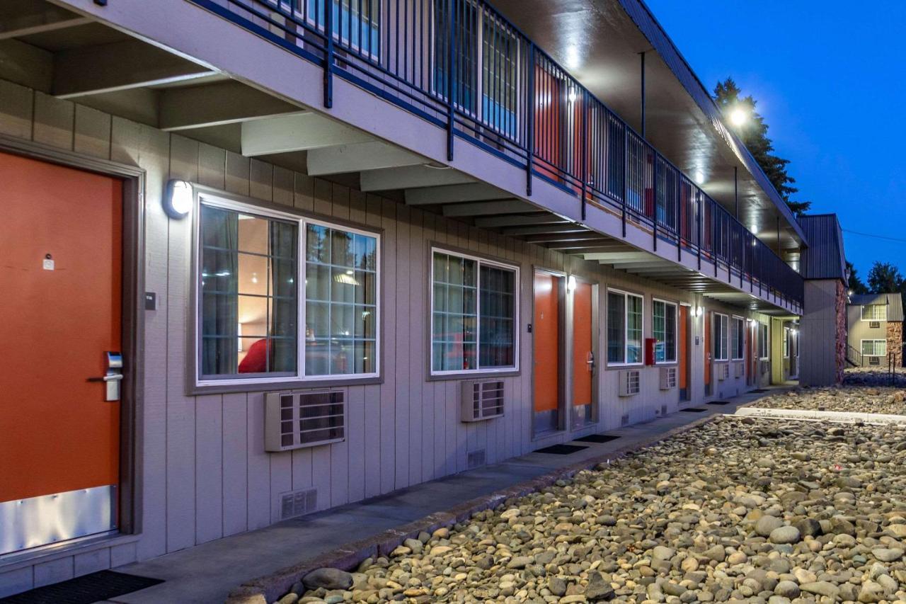 Econo Lodge Inn & Suites West Portland/Hillsboro Exterior photo